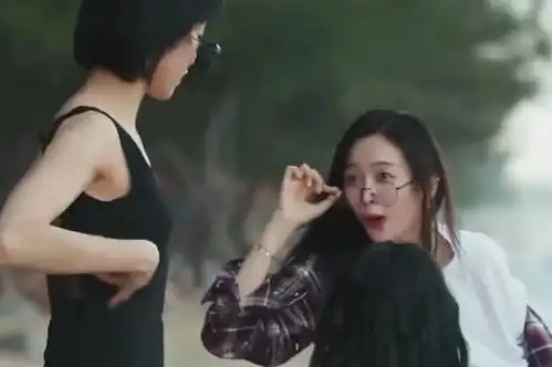 火箭少女海报新鲜出炉,杨超越在角落看到c位网友惊讶