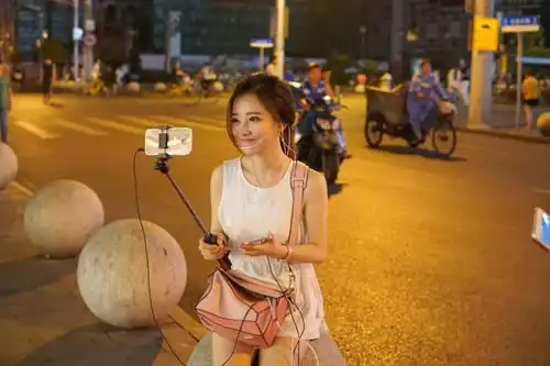 冯提莫回应公款打赏与男方只见过一次,愿将打赏礼物退回