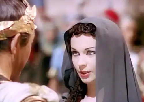 她是埃及最美公主,成为王妃不能生育被废,再嫁恩人却儿女双全