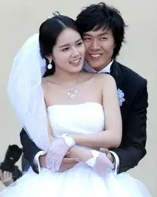 太甜蜜延政勋放弃赛车陪韩佳人待产,结婚14年感情还是那么好
