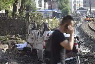 四川6名城管殴打兼职学生涉案人已被停职调查新闻早餐20177.16星期日