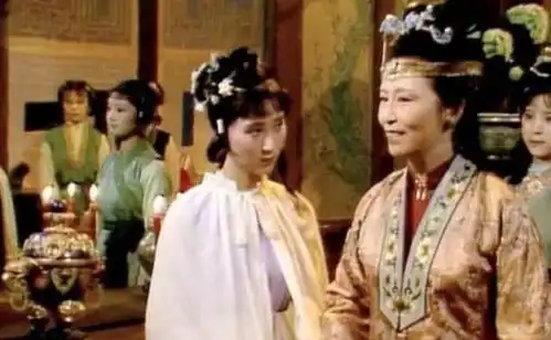 红楼梦中,林黛玉堪称最会撒娇,可她的撒娇,其实也分人