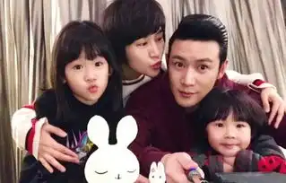 她因一部剧被观众记住,丈夫曾与陈坤齐名,两人从校服到婚纱
