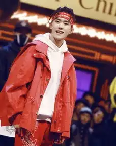 易烊千玺去格莱美观礼被捧上天,而他们数度低调获奖却鲜有人知...
