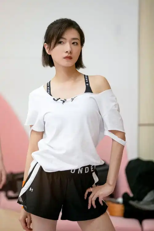 组图姐姐三公即将打响20位姐姐挥汗如雨练习刻苦
