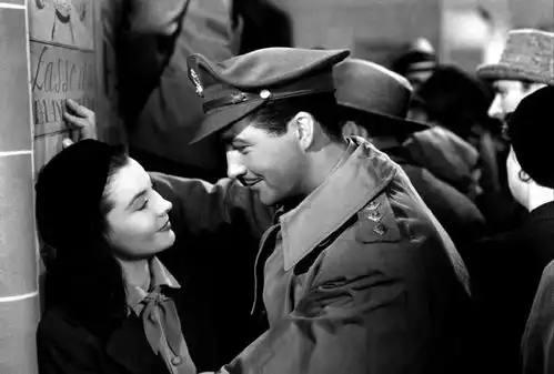 魂断蓝桥伊人已去,滑铁卢见证过往的缠绵,爱情和面包哪个更重要
