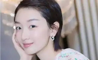 这个初秋学阿sa周冬雨画一款橘色系妆容