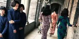 女孩们为十三钗旗袍风情扭断腰
