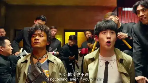 唐人街探案秦风唐仁跟嫌疑犯逃跑,女警看到竟然放过他们,唐仁泡妞挺厉害啊