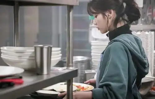 电视剧我的大叔,始于女主的侧颜剧照,陷于剧中的生活细节
