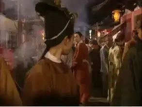 超级月亮降元宵,今天的柳梢有点重
