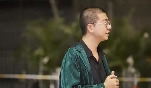 从平民到老板李诞用了10年,和黑尾酱离婚只需一念之间
