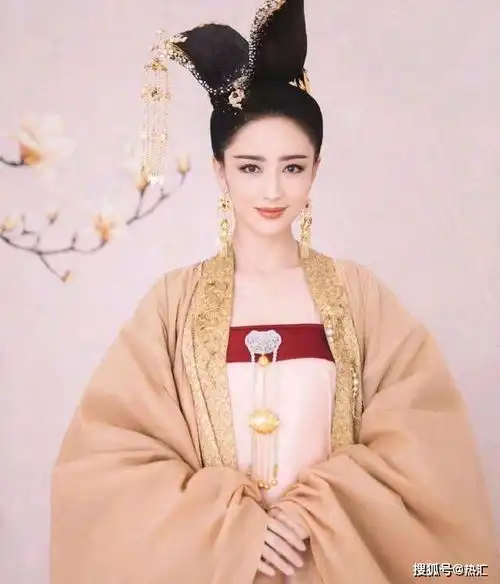 佟丽娅出演西施被网友吐槽有点老,与韩庚两人的cp感被不看好