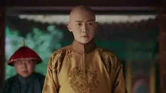 裕太妃送来碟糕点时,乾隆为何脸色巨变难怪弘昼敢觊觎妃子
