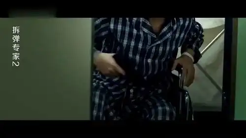拆弹专家2刘德华检查逃跑,突遇犯罪分子袭击,激烈枪战
