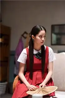 欧阳娜娜坦然接受批评演员的诞生未想与人pk
