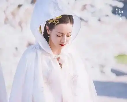 头像四个字概括下你的爱情