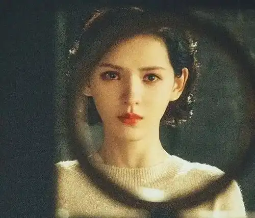 离开国民老公王思聪5年,她把自己从网红,成功转型成18线小明星
