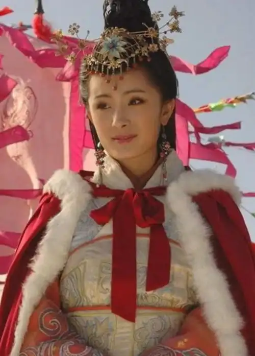 有种神颜叫杨幂王昭君扮相,往年旧照公开,有无整容一目了然
