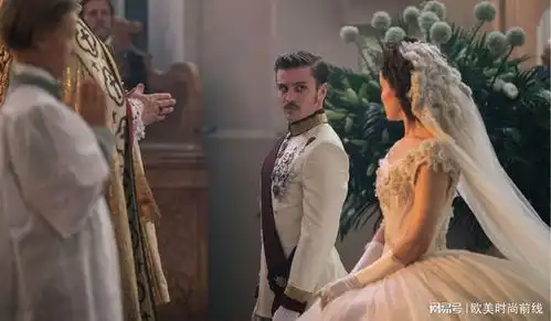 3版茜茜公主婚纱造型盘点时间越久远的,服化道反而越用心
