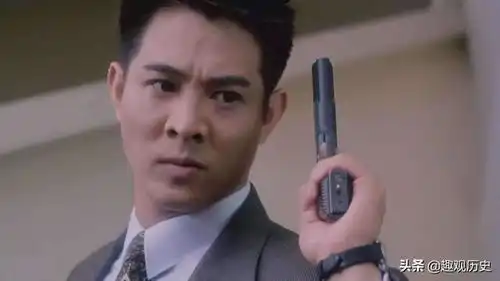 他一根筷子击穿3公分钢板,巴菲特花28万聘请,被称中国第一保镖
