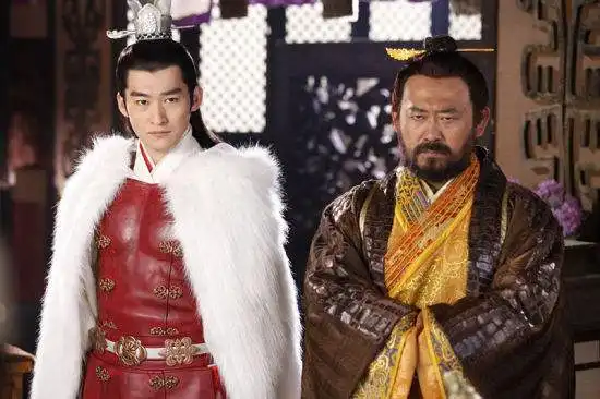 张翰的古装造型山海经里亦正亦邪,罗成俊俏,最帅酷的还是冷血
