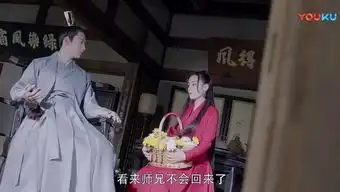 玉真给百岁老母穿衣服02