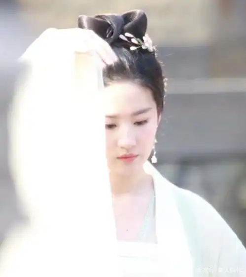 刘亦菲和陈晓梦华录剧透,白衣造型梦回小龙女,cp感太可了
