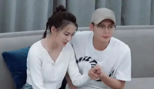 太刺激胡冰卿插足后,还穿原配的同款衣服,上演回家的诱惑
