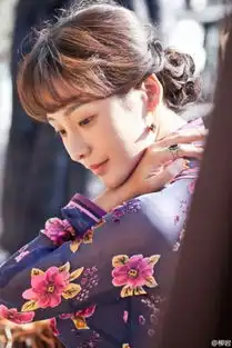 李小璐姐妹吗柳岩侧面与李小璐简直一模一样