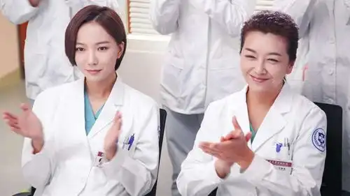 急诊科医生虽有缺憾仍值得肯定,行业剧靠真实不靠明星包装
