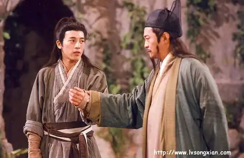 求一部香港电视剧,老片了,兄弟俩,他妈跟大款跑了,他爸是瘸子弟弟叫阿杰挺坏的
