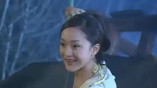 丐帮长老怀疑姑娘的打狗棒法,偏要上前讨教,不料直接被当狗来打
