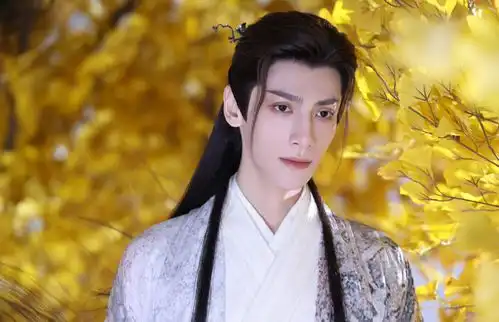 组图罗云熙回应长月烬明里被说太瘦称在看了也在吃了
