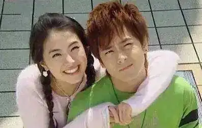 穿婆婆的衣服躺公公大腿,她颜值碾压宋慧乔却把自己整成另一个人
