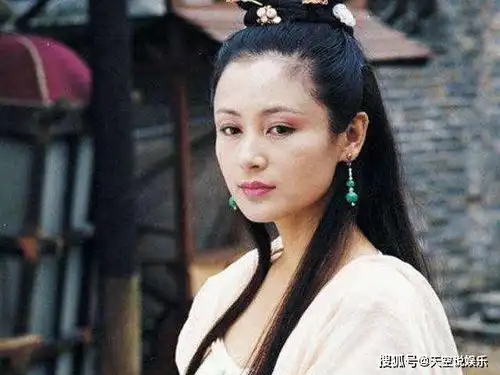 一生只演了一部戏就退圈,今身价过亿,捐上百所希望小学
