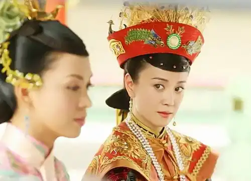 傅艺伟拍红楼梦带众人罢演,躺担架去片场,曾称被上天厚爱
