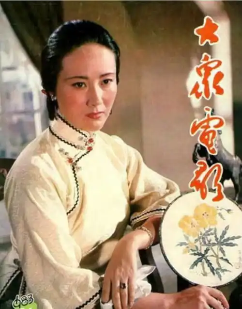 她曾红极一时,被誉为春晚最美主持,为何吞服300颗安眠药自杀
