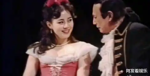 宋丹丹25岁剧照流出,宛如发光的小仙女网友我们都被她大妈的形象骗了