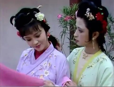 红楼梦尤老娘是六品安人,为何会让两个女儿给贾珍当粉头
