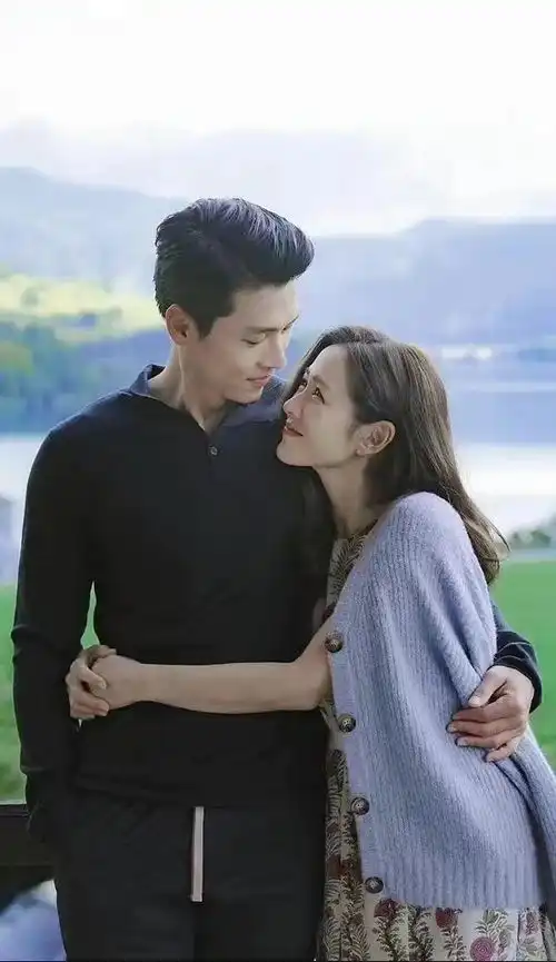 孕期四个月的孙艺珍现身拍广告,孕肚明显,心情大好
