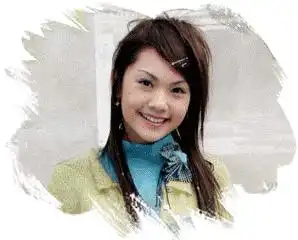 想要几张杨丞琳在恶魔在身边里面头发披着的正面照