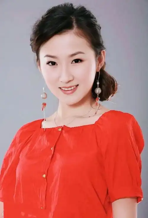 美女演员刘佳佳
