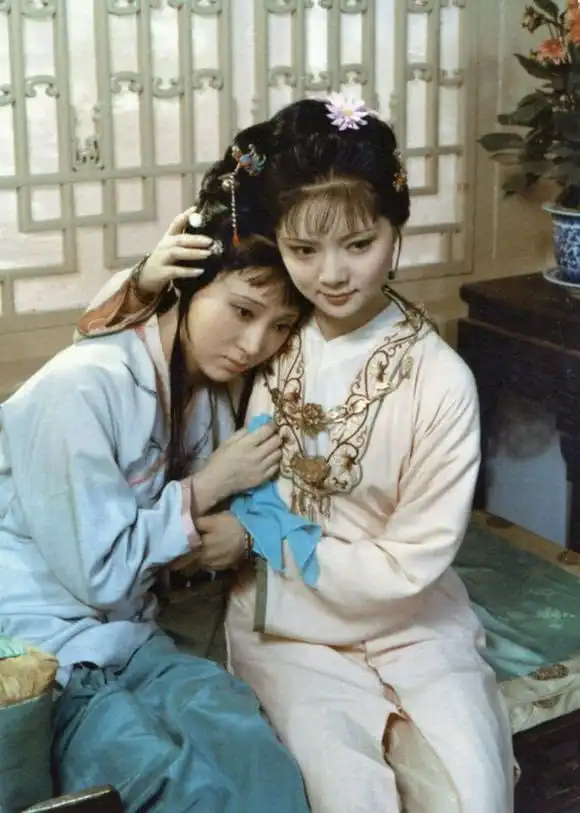 林黛玉为什么上吊自杀因为她的原型是崇祯皇帝
