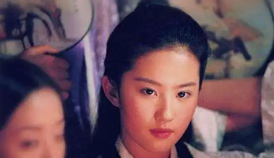 真美女不怕没刘海女星露额头的古装发型,谁好看
