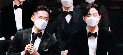 衣袖红镶边悲伤大结局哭爆观众那年我们八集定律诚不欺我
