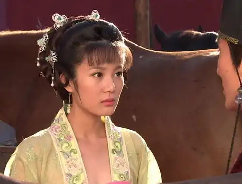 出道就被姑父捧红,如今姑父改捧小30岁娇妻,她沦落到演网剧为生
