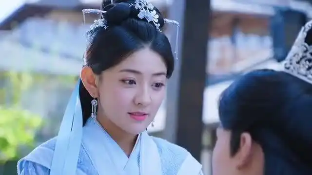 双世宠妃曲小檀果然是销售高手,把生意做到了东岳,最后看她如何选择
