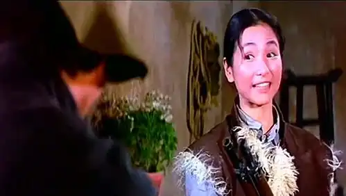 郑佩佩年轻时秀得一身好功夫