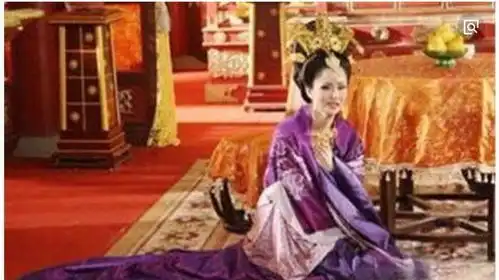 史上最传奇妃子比武则天慈禧更厉害,皇帝自愿当她奴隶随她打骂
